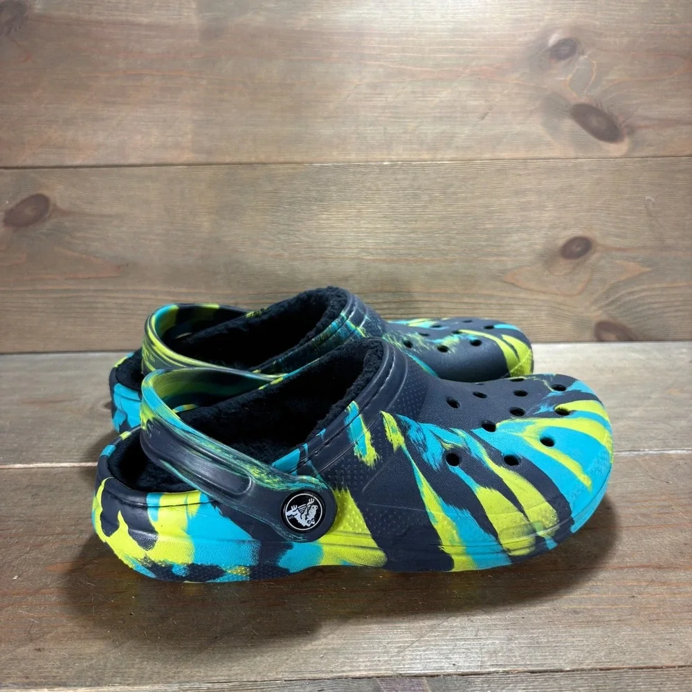 Crocs Classic Boys size 2 shoes Multicolor tie dye lined slippers Lined Clog